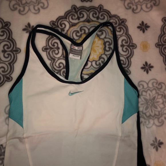 Nike workout tank top - Picture 2 of 3